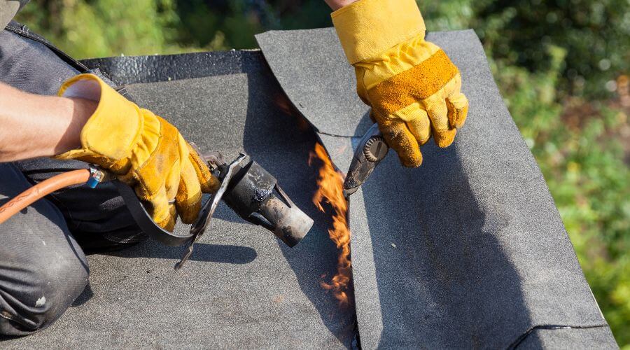 Professional gutter cleaning in Cedar Glen, CA